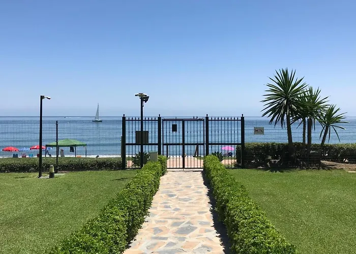 Marbella - Frontline Apartment Estepona